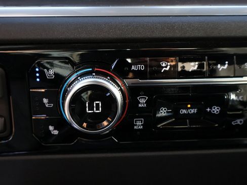 New 2026 GMC Sierra 2500 SLT w/ SLT Convenience Package image 38