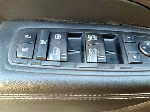 Used 2017 Jeep Grand Cherokee Limited w/ Luxury Group II image 31