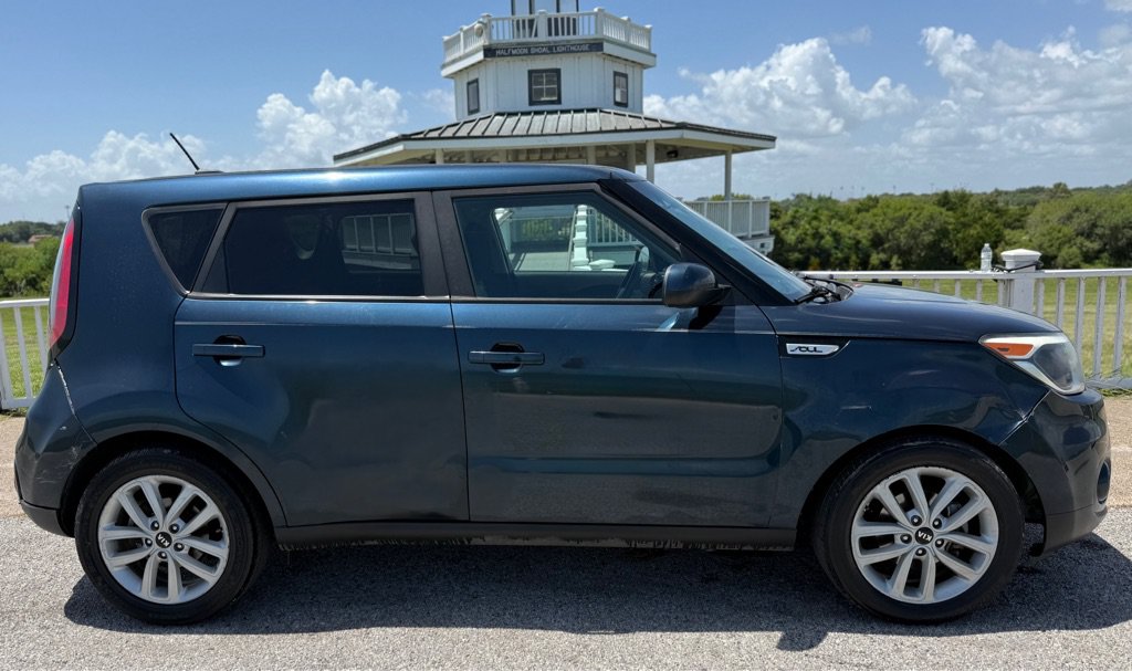 Used 2019 Kia Soul + FWD image 4