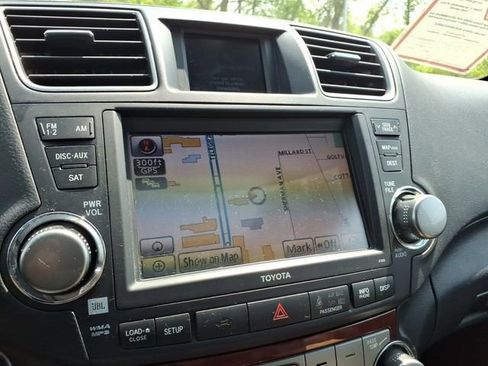 Used 2012 Toyota Highlander Limited w/ Tow Pkg AWD/4WD image 25