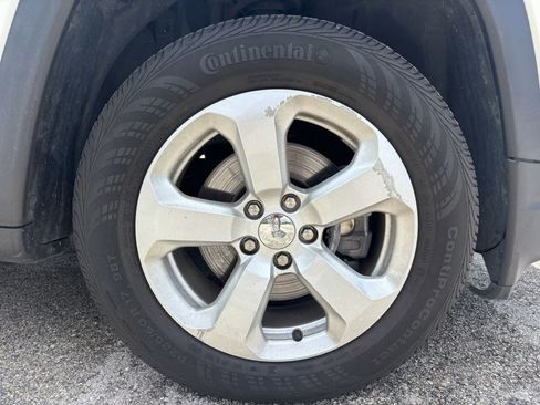 Used 2018 Jeep Compass Latitude w/ Popular Equipment Group FWD image 39