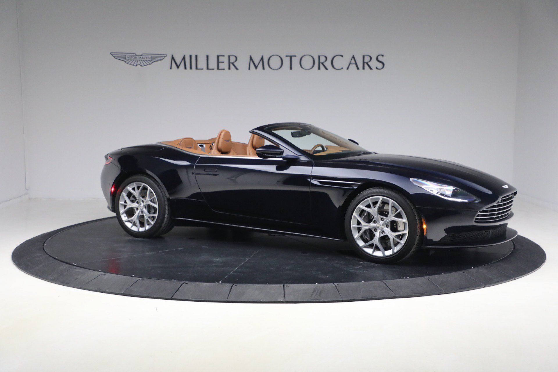 Used 2019 Aston Martin DB11 Volante RWD image 10