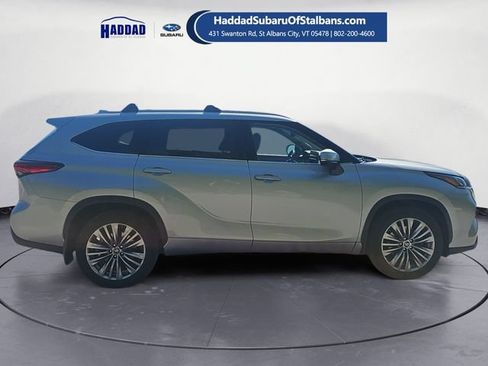 Used 2023 Toyota Highlander Platinum AWD/4WD image 6