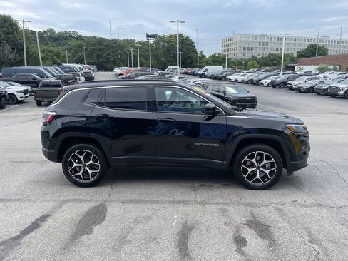 Used 2026 Jeep Compass Limited w/ Sun, Sound & Navigation Group AWD/4WD image 9