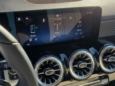 Certified 2025 Mercedes-Benz GLB 250 image 24