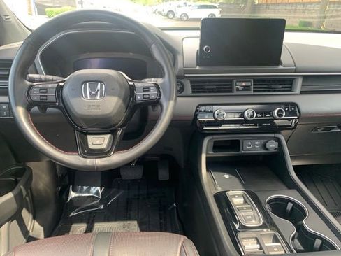 Used 2025 Honda Pilot Black Edition image 20