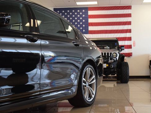 Used 2017 BMW 740i RWD image 19