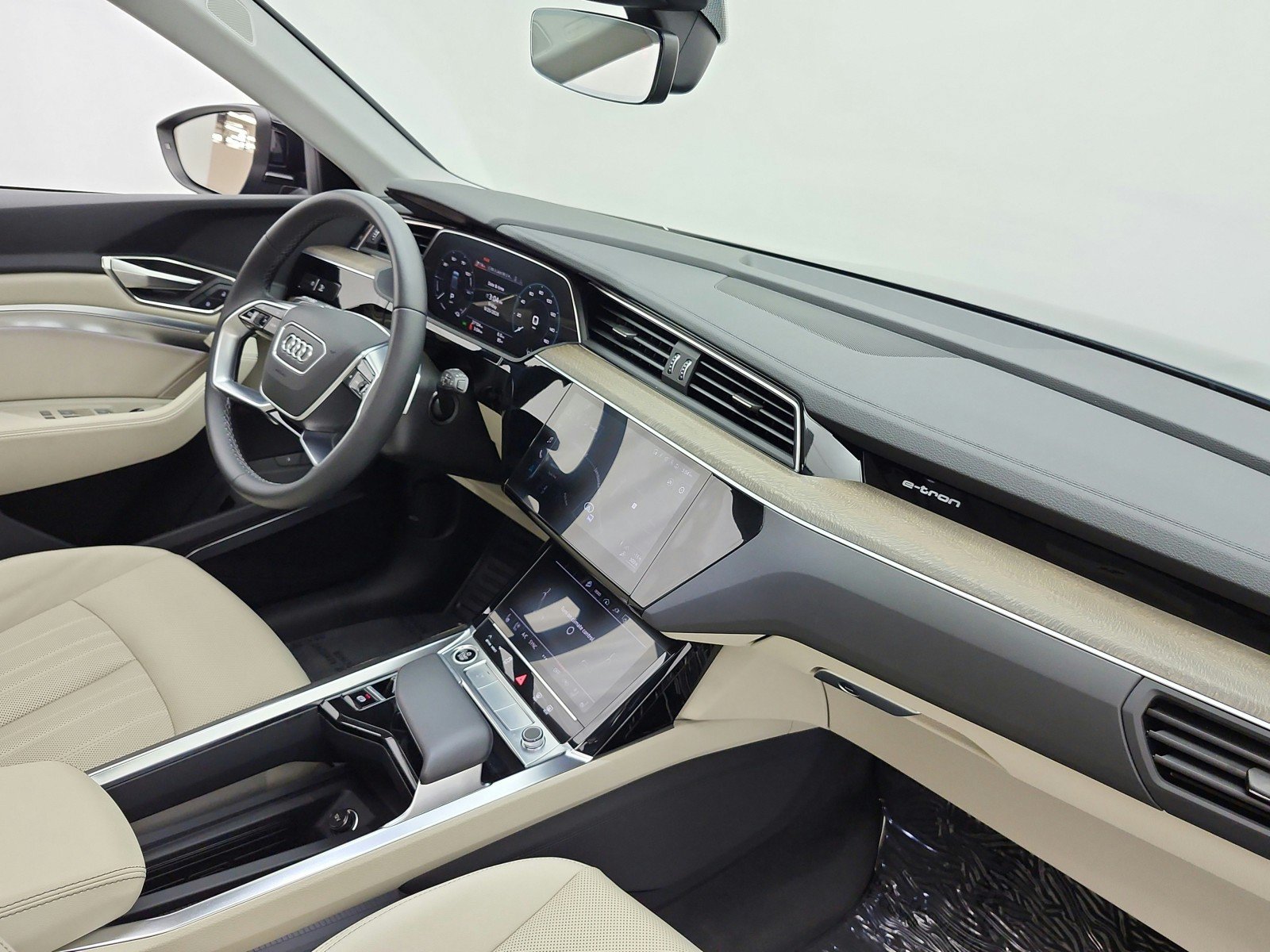 Used 2024 Audi Q8 e-tron Premium Plus w/ Premium Plus Package AWD/4WD image 19