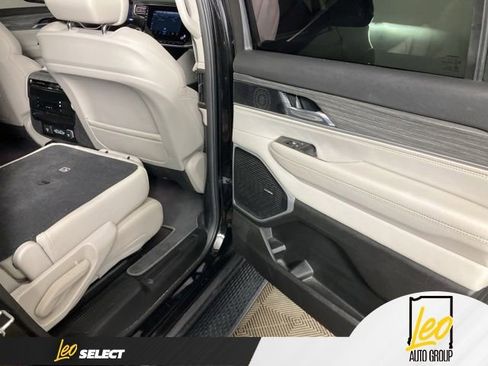 Used 2022 Jeep Wagoneer Series III w/ Flexible Seating Group image 16