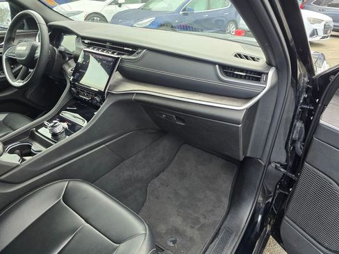 Used 2024 Jeep Grand Cherokee Limited AWD/4WD image 12