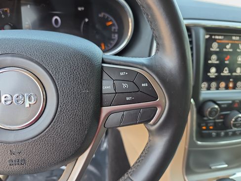 Used 2018 Jeep Grand Cherokee Limited AWD/4WD image 16