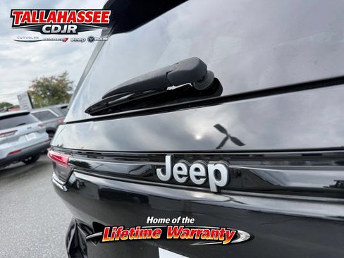 Used 2023 Jeep Grand Cherokee Summit RWD image 6