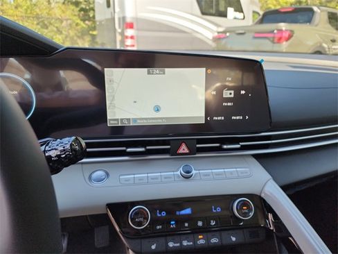 New 2025 Hyundai Elantra Limited image 16
