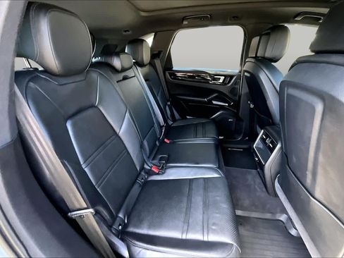 Used 2023 Porsche Cayenne AWD/4WD image 20