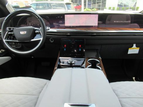 New 2026 Cadillac Escalade Platinum Luxury w/ LPO, Radiant Package AWD/4WD image 11