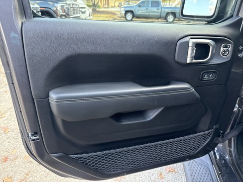 Used 2020 Jeep Gladiator Overland w/ Safety Group image 10