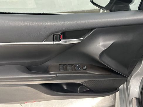 Used 2022 Toyota Camry SE image 11
