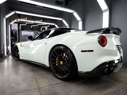 Used 2015 Ferrari F12 Berlinetta image 25