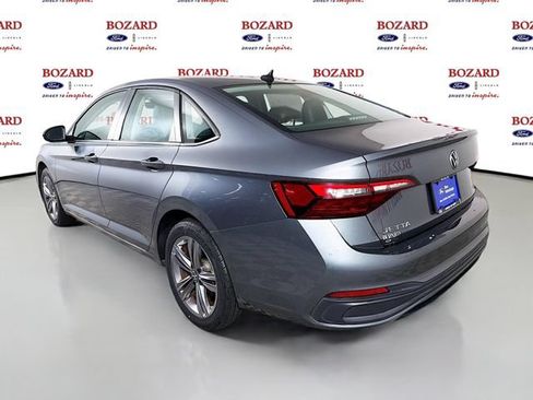 Used 2022 Volkswagen Jetta SE FWD image 6