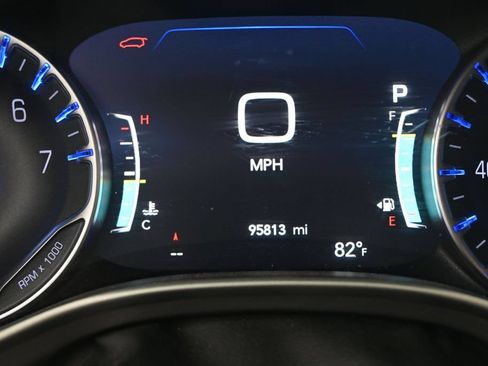 Used 2023 Chrysler Pacifica Touring-L FWD image 24