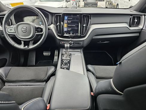 Used 2018 Volvo XC60 T6 R-Design w/ Convenience Package AWD/4WD image 12