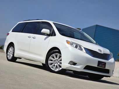 Used 2012 Toyota Sienna Limited w/ Premium Pkg