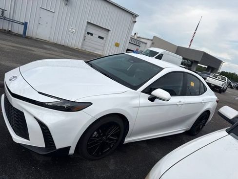 Used 2026 Toyota Camry SE FWD image 2