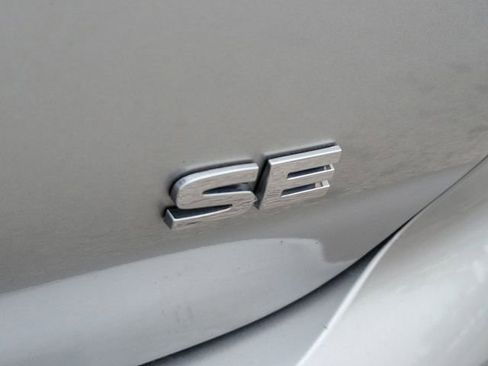 Used 2024 Mitsubishi Outlander SE image 8