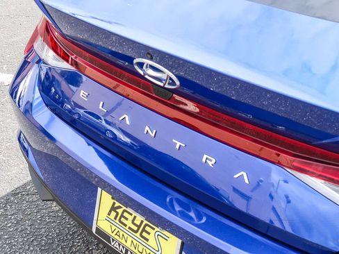 Certified 2022 Hyundai Elantra SEL FWD image 9