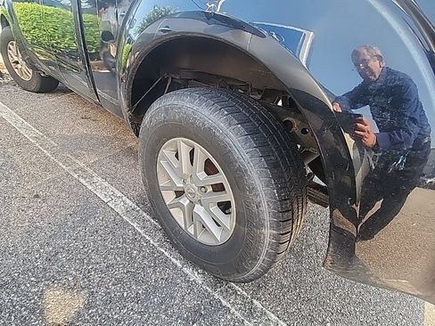 Used 2016 Nissan Frontier SV RWD image 8