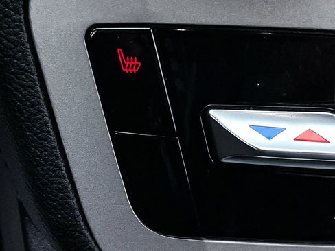 Used 2023 Ford Explorer XLT image 23