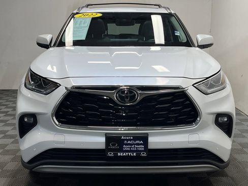 Used 2022 Toyota Highlander Platinum image 2