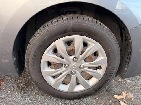 Used 2019 Hyundai Accent SE image 6