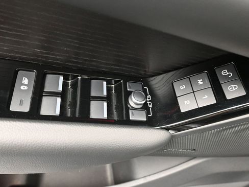 Used 2020 Land Rover Range Rover Velar R-Dynamic S image 23