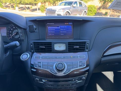 Used 2015 INFINITI Q70 3.7 w/ Deluxe Touring Package image 12