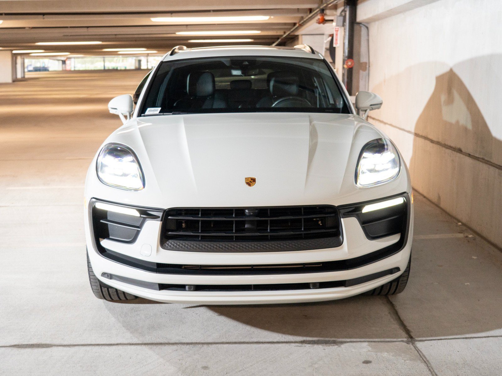 Certified 2022 Porsche Macan AWD/4WD image 6