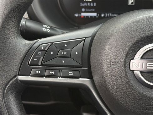 Used 2023 Nissan Kicks SV image 14