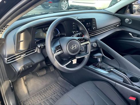 Used 2024 Hyundai Elantra SE image 16