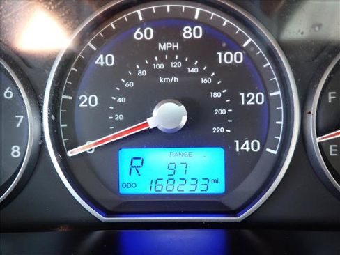 Used 2011 Hyundai Santa Fe Limited w/ Navigation Pkg 4 AWD/4WD image 23