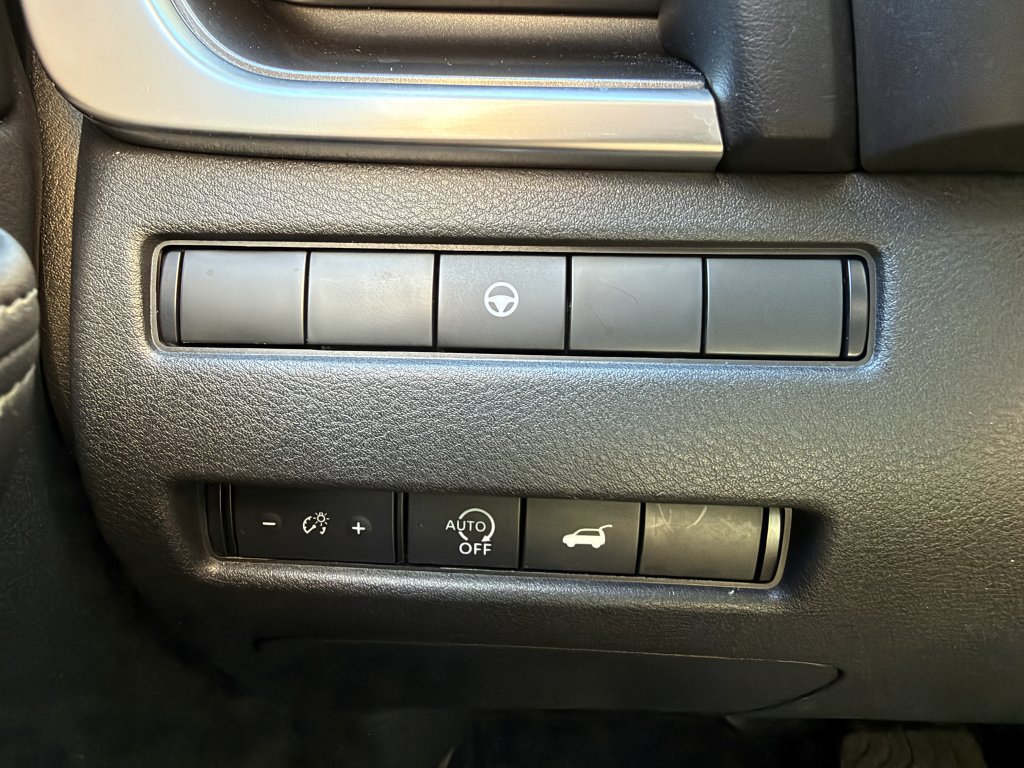 Used 2025 Nissan Rogue SV FWD image 28