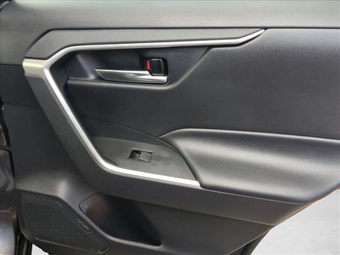 Used 2020 Toyota RAV4 XLE image 23
