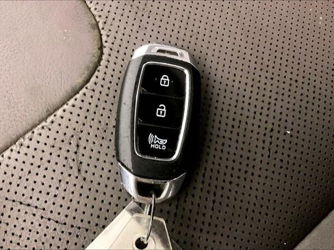 Used 2020 Hyundai Santa Fe SEL w/ Convenience + Premium Package FWD image 12