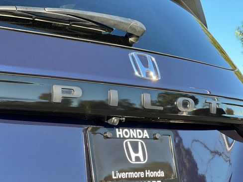 Certified 2025 Honda Pilot Sport image 27