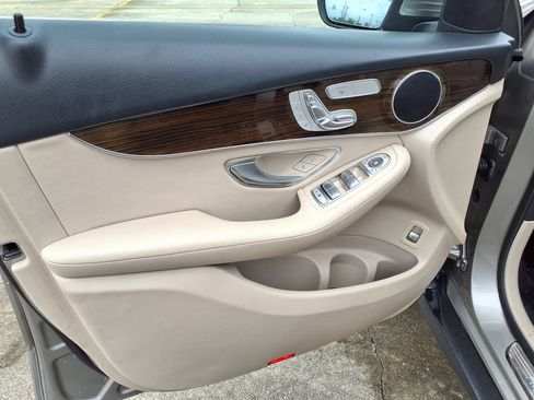 Used 2020 Mercedes-Benz GLC 300 image 17