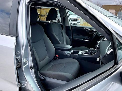 Used 2025 Toyota RAV4 LE AWD/4WD image 10