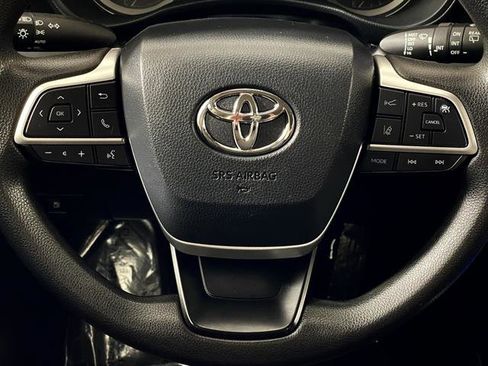 Certified 2023 Toyota Highlander L image 16