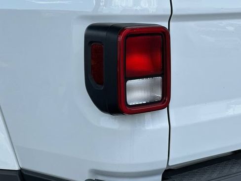 Used 2022 Jeep Gladiator Sport AWD/4WD image 13