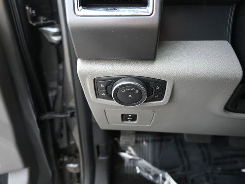 Used 2015 Ford F150 XLT w/ Equipment Group 302A Luxury image 19