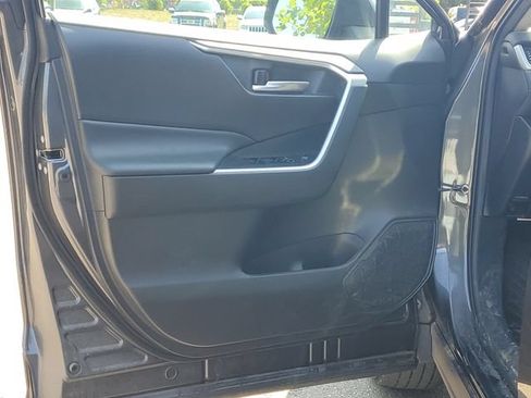 Used 2021 Toyota RAV4 XLE w/ Carpet Mat Package (TMS) AWD/4WD image 9