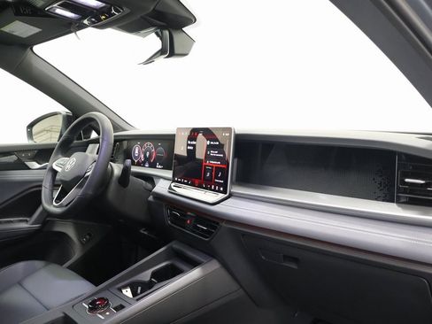 New 2026 Volkswagen Tiguan SE R-Line image 23